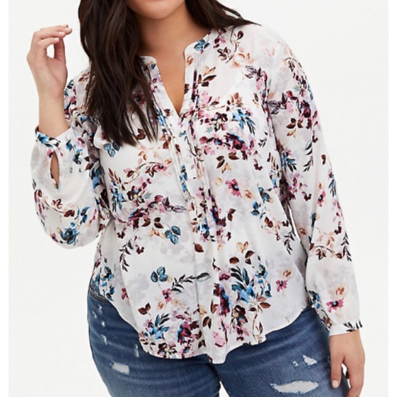 π White Floral Georgette Pintuck Button Blouse 1X